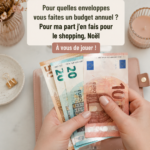 Femme souriante en train d'établir son budget annuel avec des enveloppes