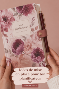 Un planner joliment décoré avec des stickers et des notes colorées.