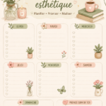 Planificateur hebdomadaire florissant avec des motifs floraux sur un bureau en bois.