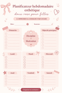 Planificateur hebdomadaire esthétique rose sur un bureau