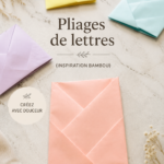 Pliage de lettre en style bambou sur un bureau avec des fournitures d'écriture