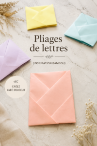 Pliage de lettre en style bambou sur un bureau avec des fournitures d'écriture