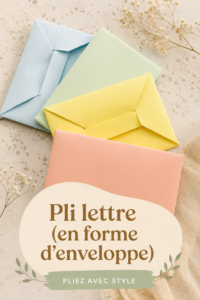 Lettre pliée en forme d'enveloppe, décorée de motifs colorés.