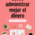 Femme souriante consultant un budget sur un ordinateur, illustrant une bonne gestion financière.