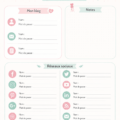 Femme utilisant un organiseur de blog à imprimer sur son bureau