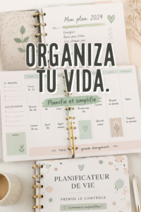 Femme en train d'organiser son espace de travail avec des outils de planification