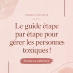 Femme souriante entourée de personnes positives, symbolisant des relations épanouissantes.